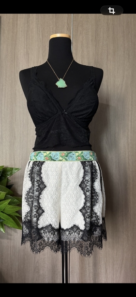 Anna Sui lace short pants 