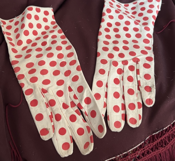 Leather dot gloves