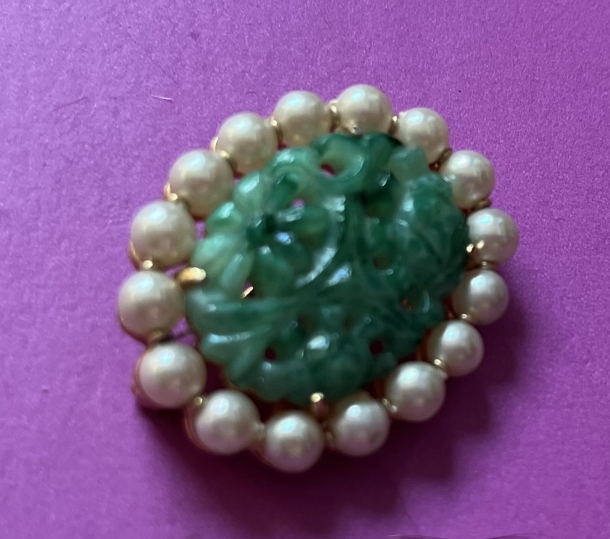 Pearl &jade brooch
