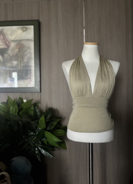 Gold shimmering halerneck