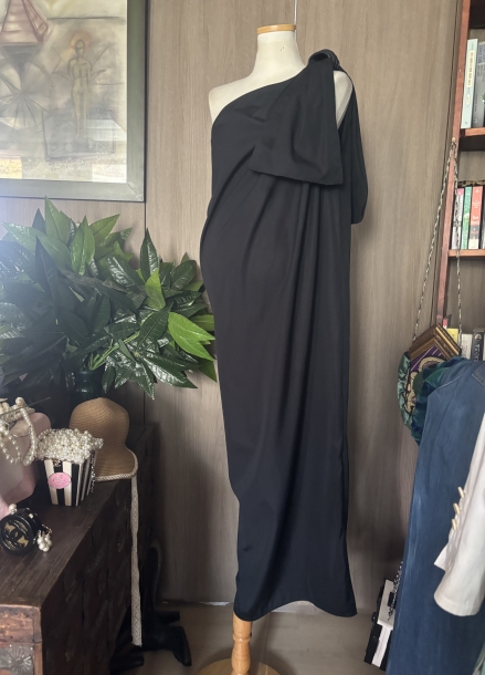 “90 Max Mara black dress